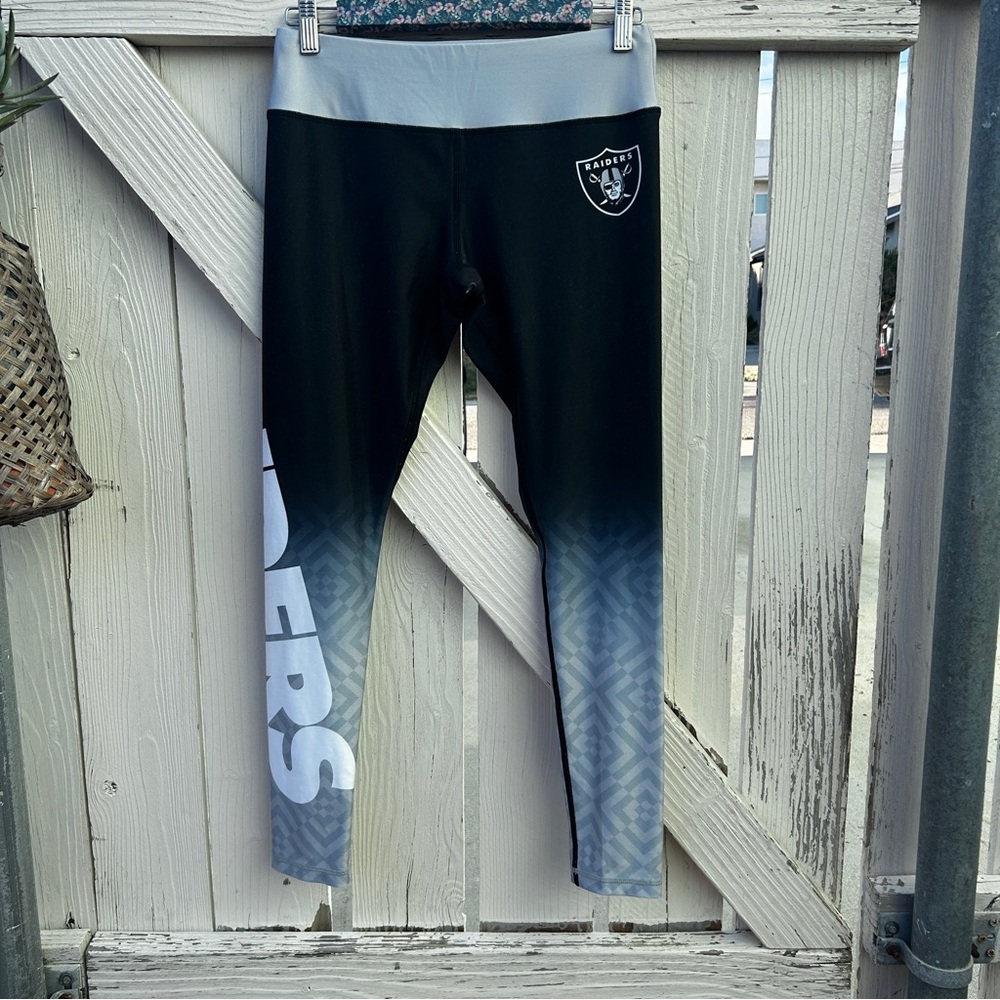 Raiders Leggings - Picture 2 of 4